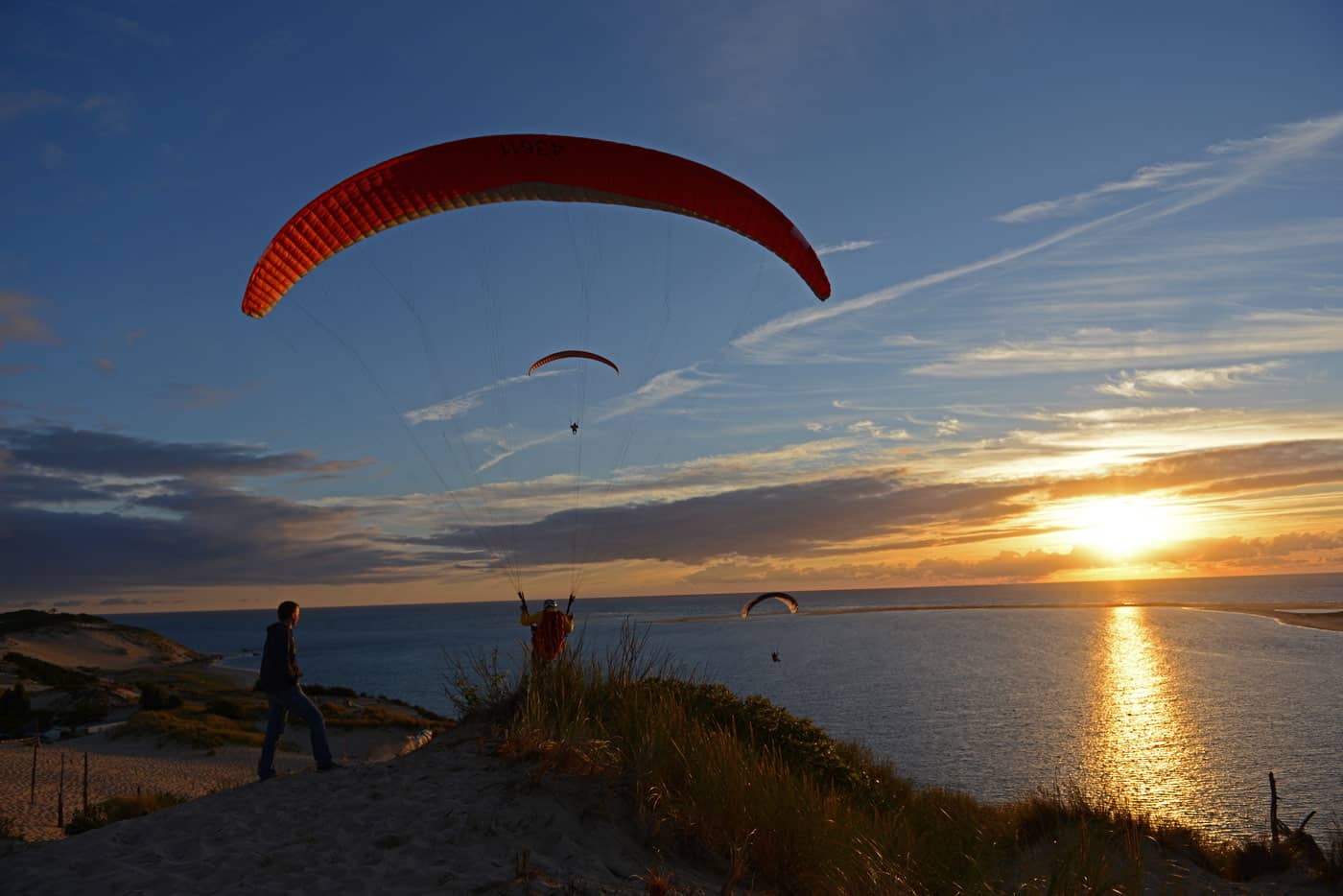 Eine Flugreise an die Düne lohnt sich für Anfänger im Gleitschirmsport wie für Flugschüler und Fortgeschrittene.