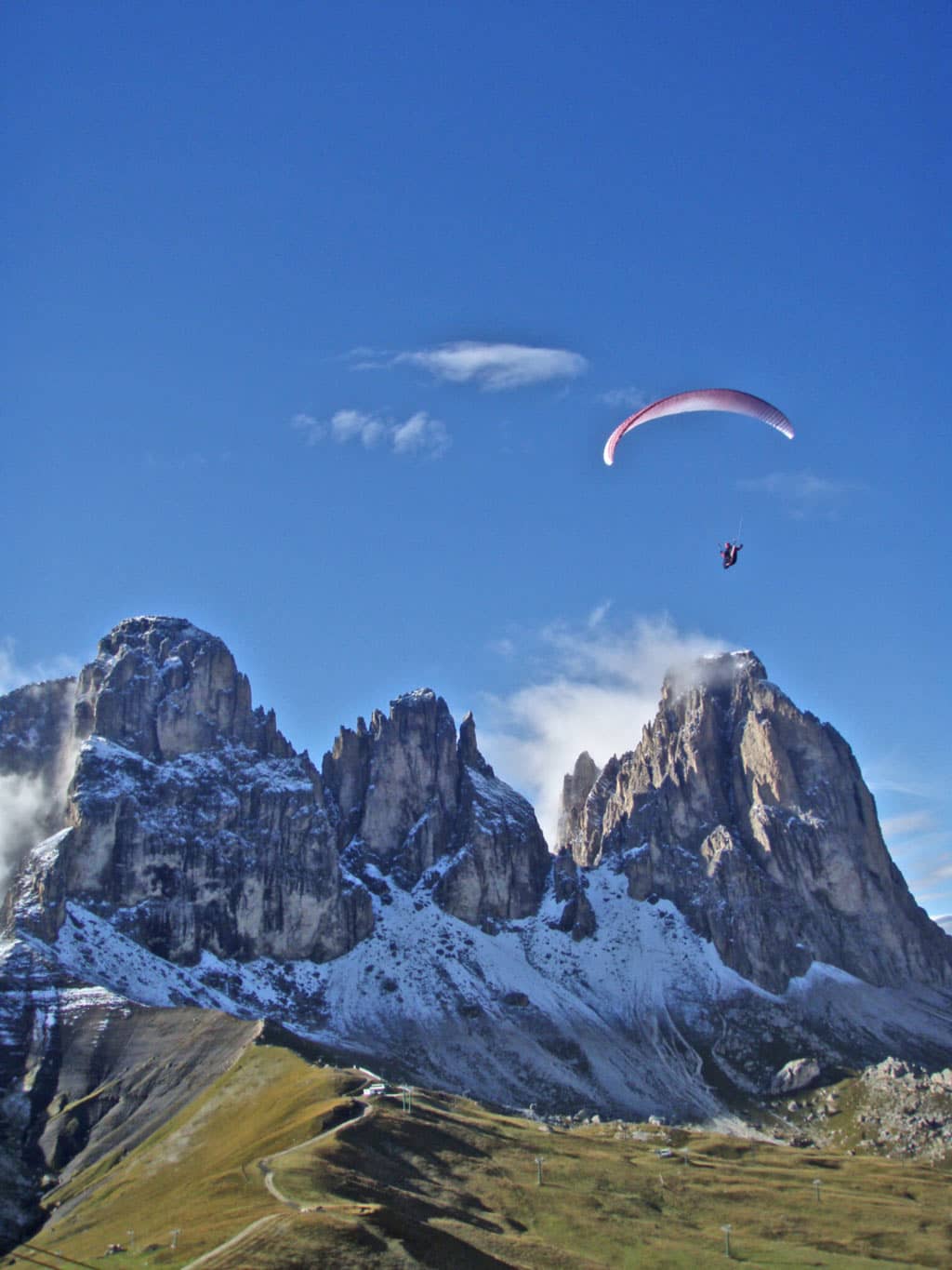 Der Col Rodella in den Dolomiten wird im Herbst zum Flugmekka für Gleitschirmpiloten